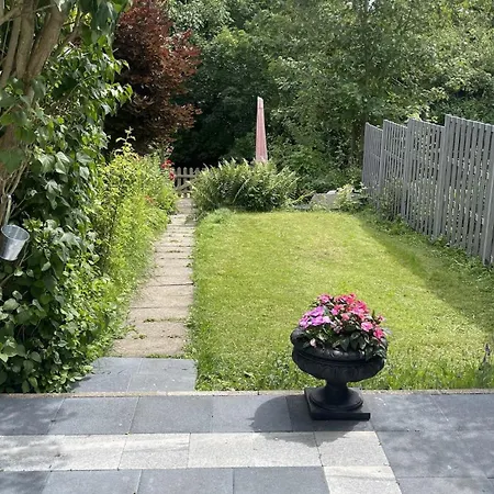 Hébergement de vacances Romantisches Grachtenhaus Mit Garten & Wasserzugang